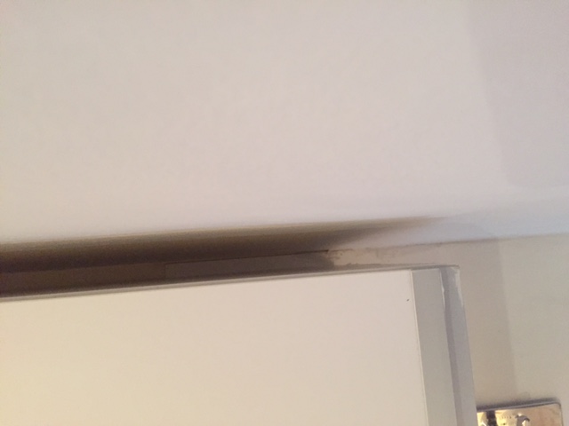 la faesite in alto a destra, che &quot;si nasconade&quot; dietro il mobiletto alto della cucina!