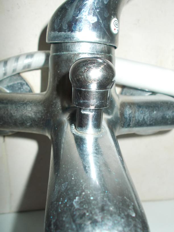 miscelatore vasca bagno DSCN1655_2.JPG