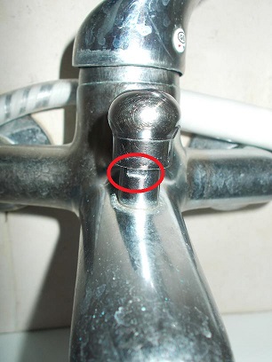 miscelatore vasca bagno DSCN1655_2.JPG