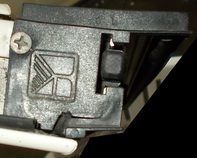 infissi vetrocamera elemento rotto alto logo DSCN2419_2.JPG