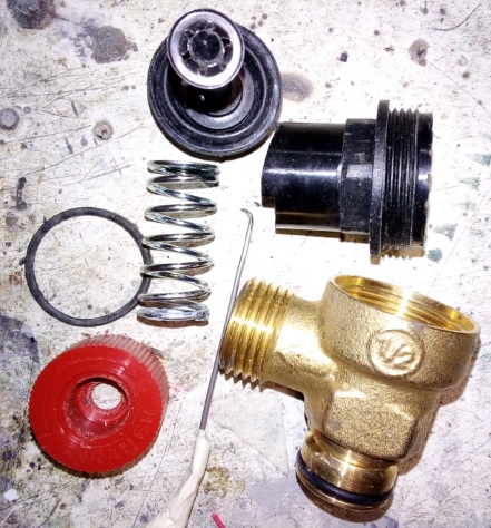 Valvola limitatrice smontata.jpg
