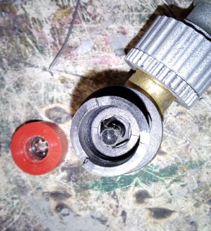 Valvola limitatrice smontata1.jpg