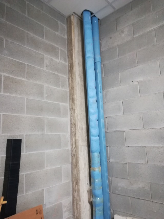 tubi blu angolo destro.jpg