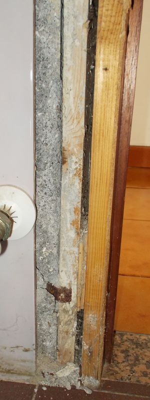 stipite verticale interno scoperchiato basso DSCN4454_2.JPG