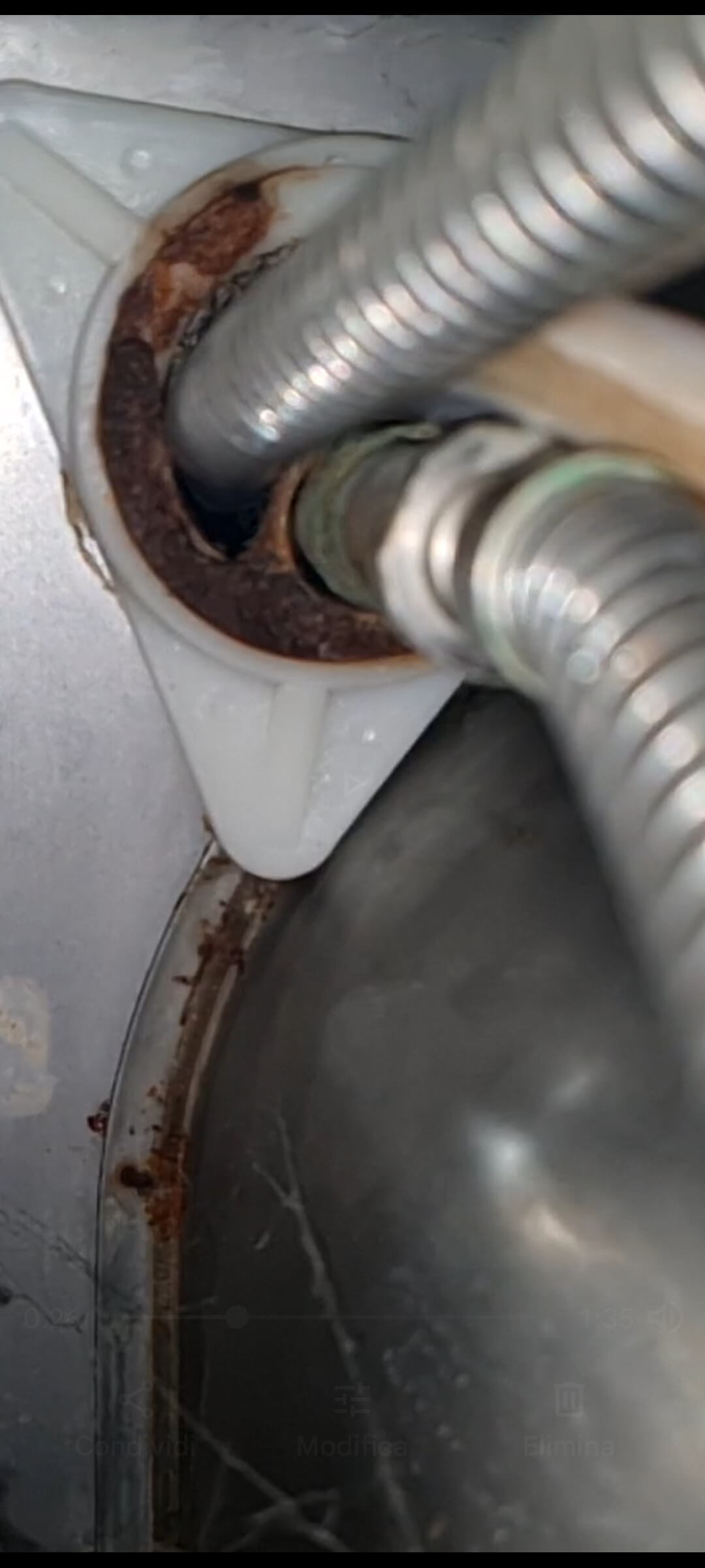 fissaggio del rubinetto al lavello