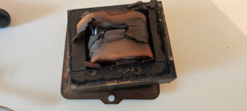 Alimentatore/trasformatore bruciato