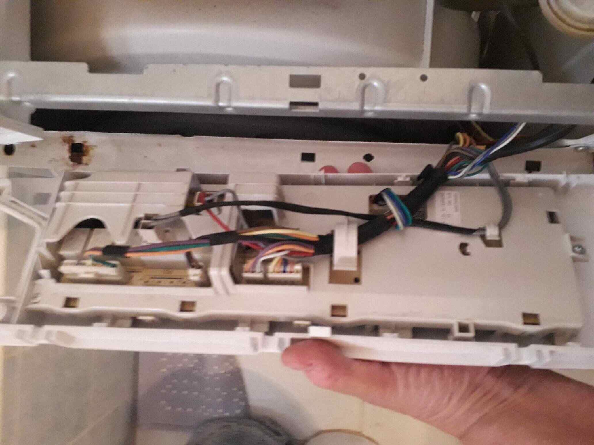 SCHEDA nel contenitore.jpg