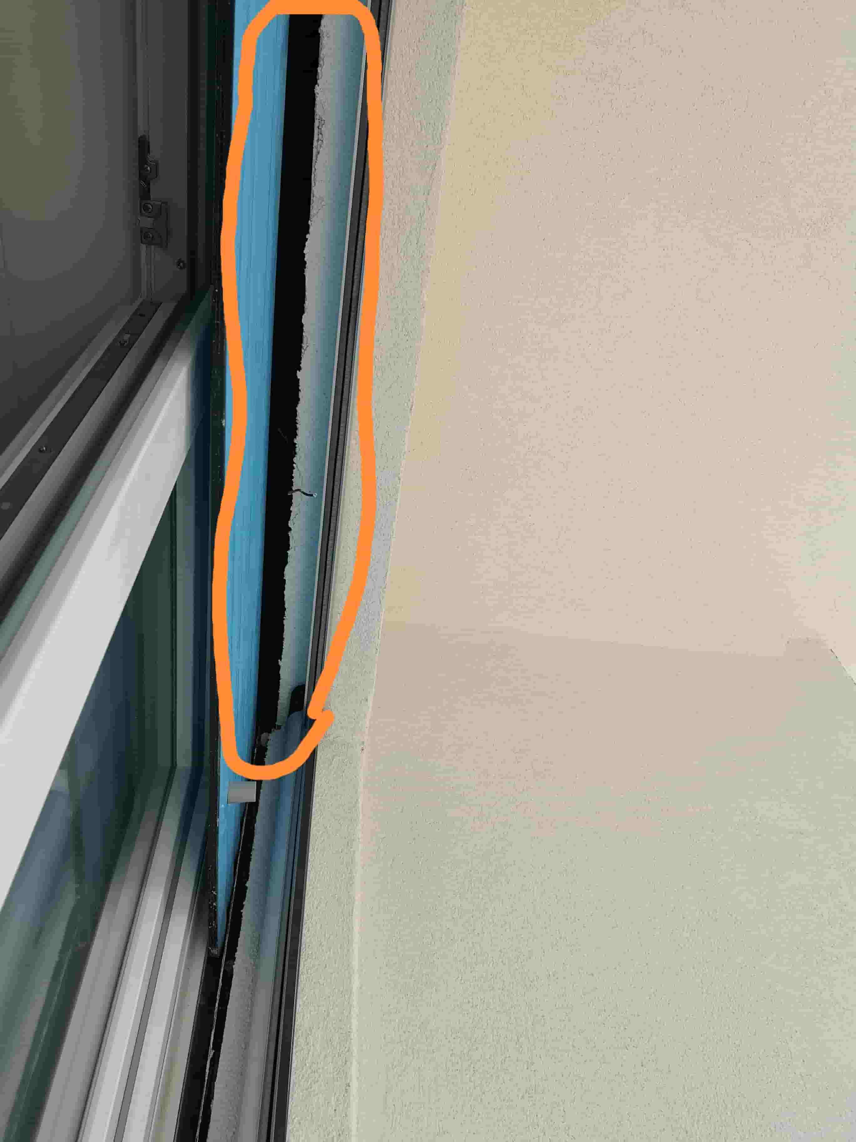 spazio di 10cm e barre acciaio-min.jpg