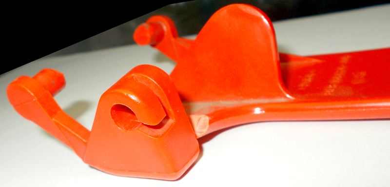 levetta apertura cofano DSCN0178_2.JPG