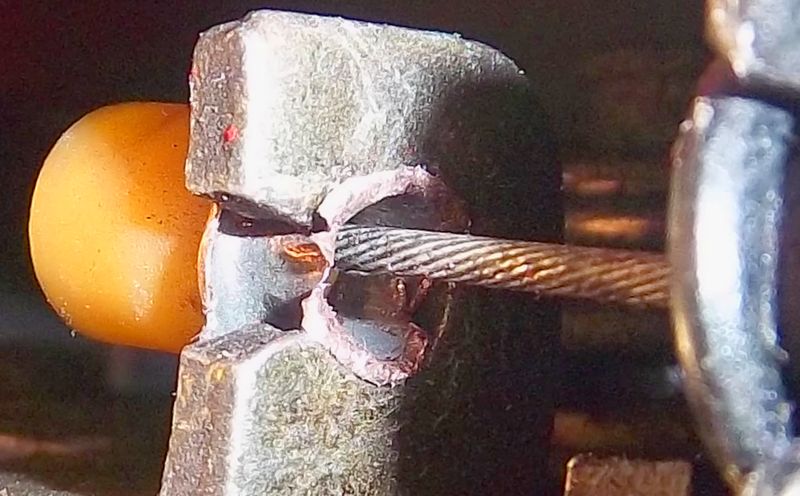 sistemazione occhiello nuovo 103_0081_2.JPG