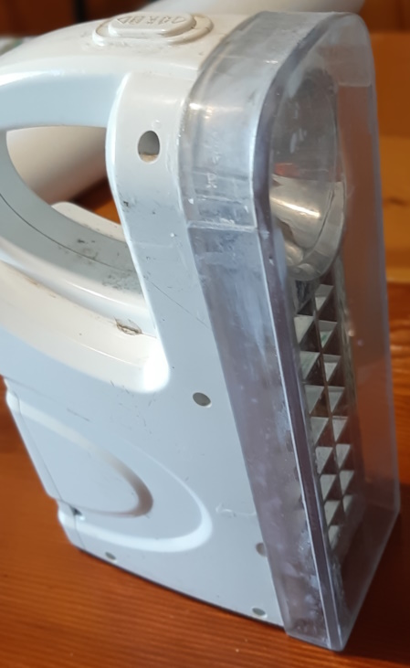 Lanterna a led riparata 1.jpg