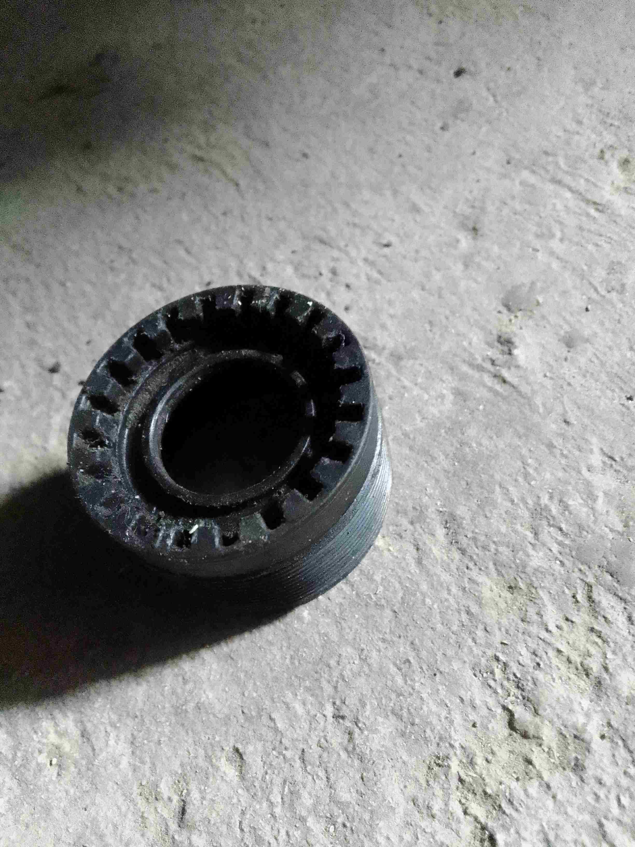 Calotta sx in plastica svitata facilmente