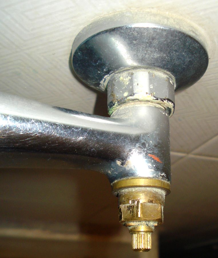 lavanderia lavatoio vitone rubinetto DSC01010_2.JPG