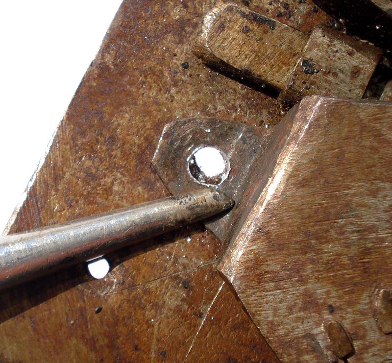 serratura smontata foro errore DSC01148_2.JPG